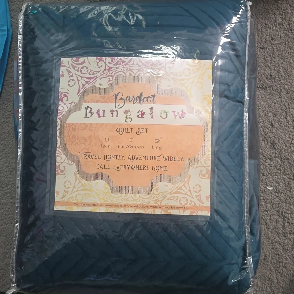 Barefoot Bungalow Riviera Velvet Modern Quilt Set, Teal, King - Reversible - Picture 8 of 10